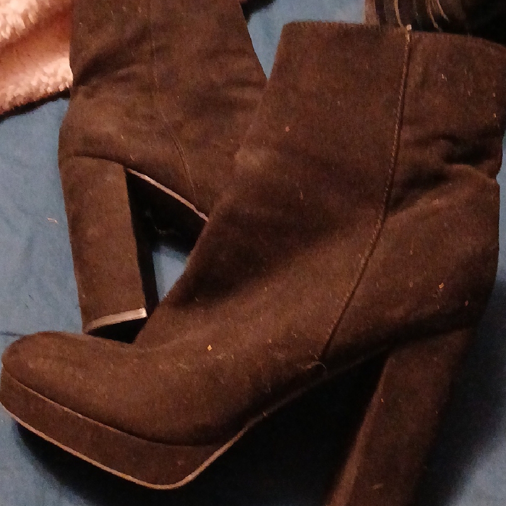 Chic Black Platform Heeled Boots